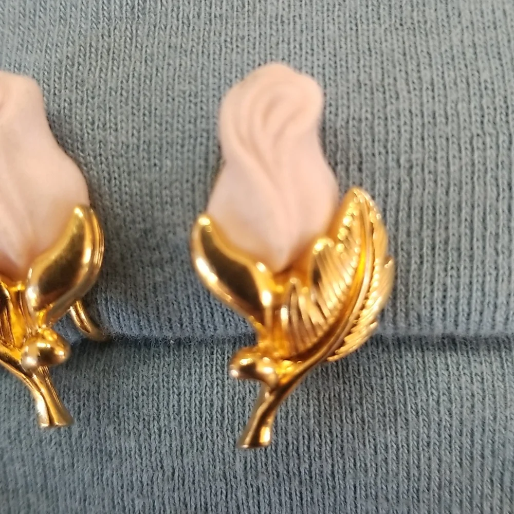 Vtg Avon Gold Rose Earrings
